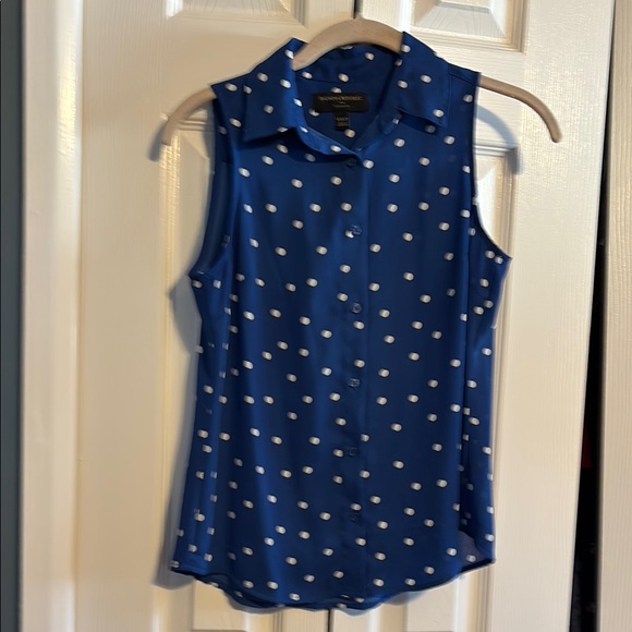 Banana Republic Tops - NWOT Banana Republic button down sleeveless blue polka dot shirt size XXS petite